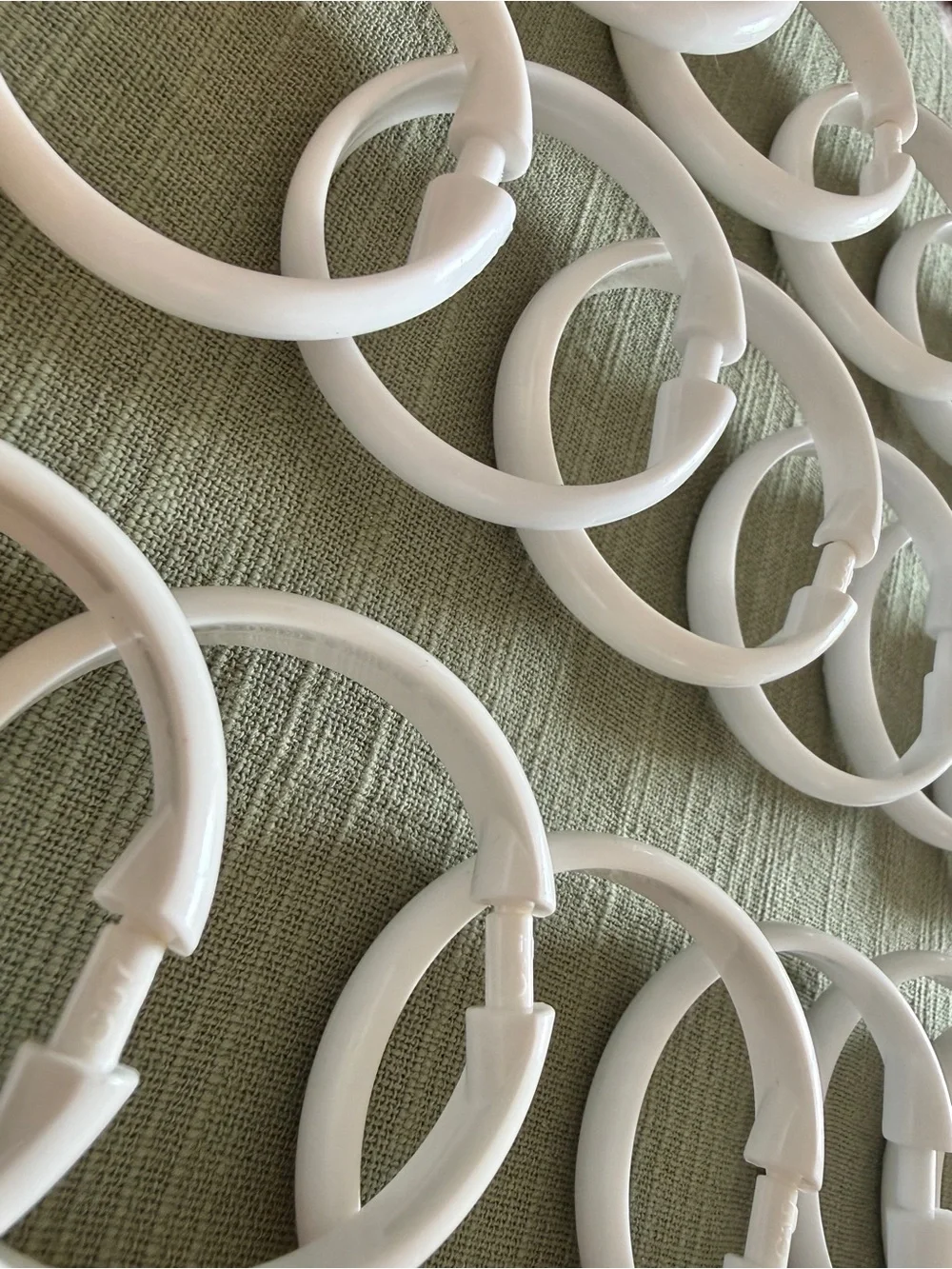 Healifty White Shower Curtain Hooks Rings Set of 21 Plastic Rust-Free